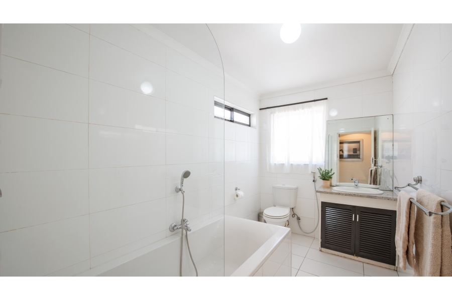 5 Bedroom Property for Sale in Green Point Western Cape